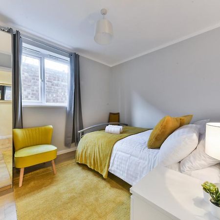 Royal Living Properties Villa Хилингдън Екстериор снимка