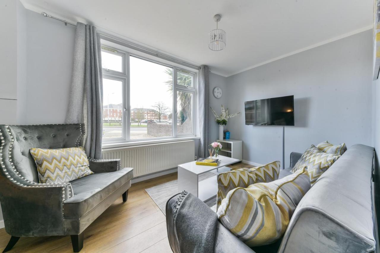 Royal Living Properties Villa Хилингдън Екстериор снимка