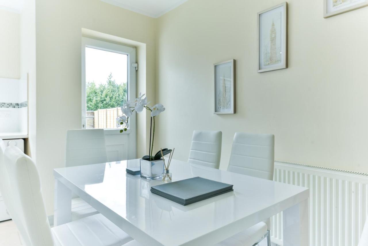 Royal Living Properties Villa Хилингдън Екстериор снимка